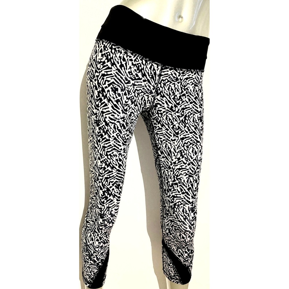 Lululemon Womens 6 Run Inspire Crop II Black White Geometric Luxtreme Leggings